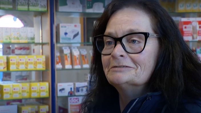 Kundin in der Apotheke in Goch-Pfalzdorf
