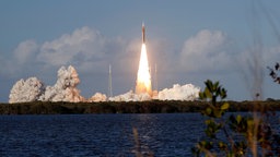 Artemis 2-Trägerrakete startet in Cape Canaveral in Florida 