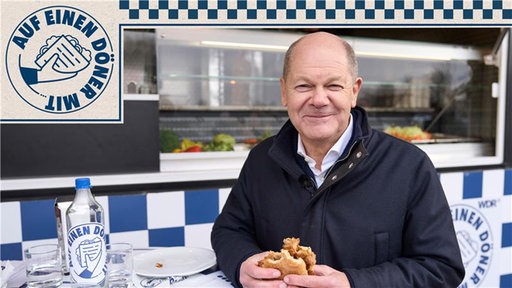 Olaf Scholz mit einem Döner 