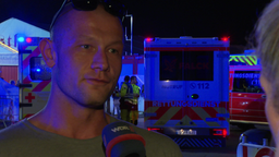 Augenzeuge berichtet einer WDR-Reporterin auf der Rheinkirmes