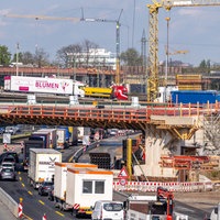 Stau am Autobahnkreuz Duisburg-Kaiserberg