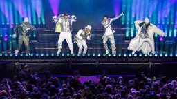 Die Musikgruppe Backstreet Boys, treten am 5. Dezember 2025 während der Ski-Eröffnungsveranstaltung in Schladming, Österreich, auf der Bühne auf.