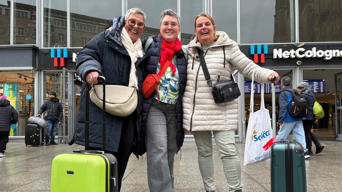 Die Bahnreisenden Martina Kerkmann, Kathrin Braesel und Svenja Baltes