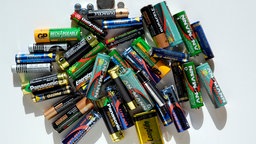 Symbolbild: Batterien und Akkus