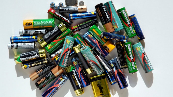 Symbolbild: Batterien und Akkus