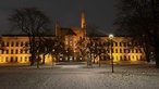 Schneebedeckter Boden vor der Ravensburger Spinnerei in Bielefeld 