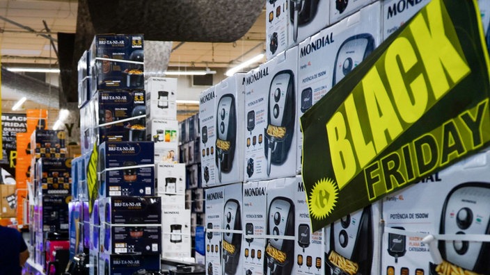 Black Friday Schild in einem Supermarkt 