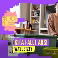 Mutter mit Kind daheim