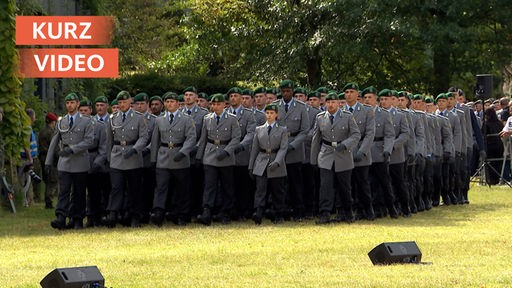 Erstes Bundeswehr-Gelöbnis vor Landtag | Kurzvideo | tn