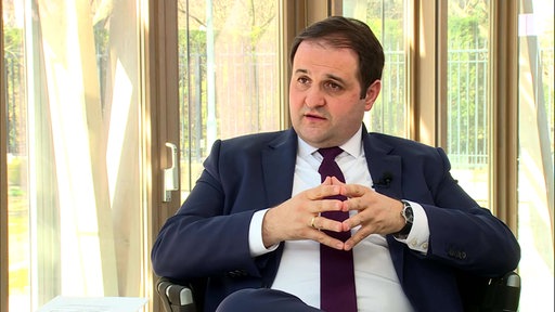 Interview mit NRW-Medienminister Nathanael Liminski (CDU)