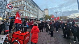 Besucher der Anti-Merz Demo in Bochum