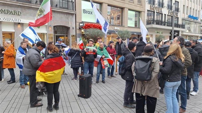 Iranische Demonstranten in Düsseldorf