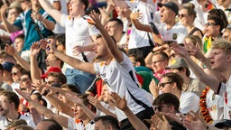 Deutsche Fans im Olympiastadion (München, 2024)