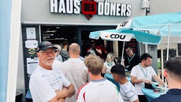 Der CDU-Wahlkampfstand am Haus des Döners