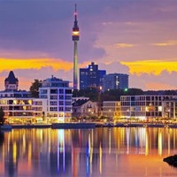 Der Phoenix See mit dem Florianturm in Dortmund 