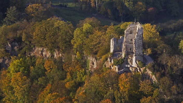 Ruine der Burg Drachenfels bei Königswinter im Herbst
