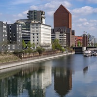 Die Schwanentorbrücke im Innenhafen von Duisburg