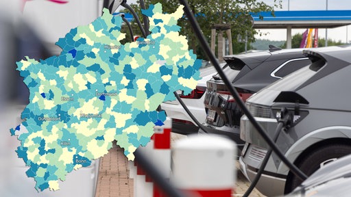 NRW-Karte mit Ladepunkten und E-Autos an Ladestationen