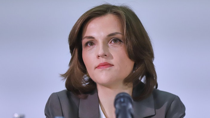 Elisabeth Kaiser bei der Vorstellung des Siegerentwurfs für den Bau des Zukunftszentrums Deutsche Einheit in Halle