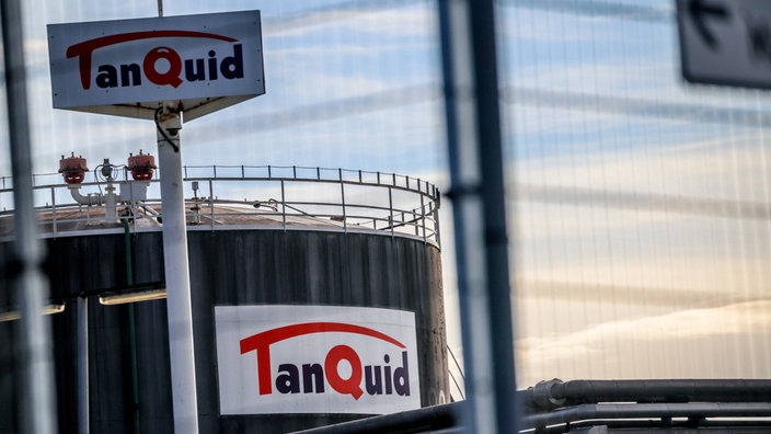 Werbetafel des Energieversorgers TanQuid