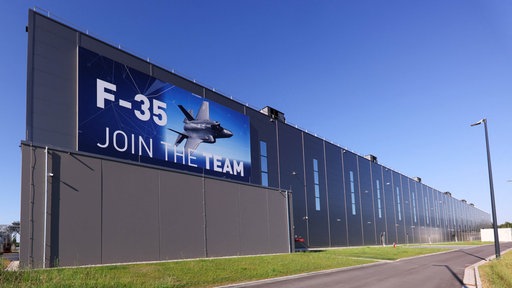 Plaket des neuen F-35-Kampfjets