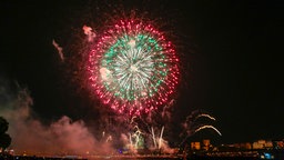 Ein Feuerwerk über dem Rhein