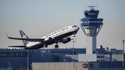 Flugzeug im Abflug vom Flughafen Köln/Bonn