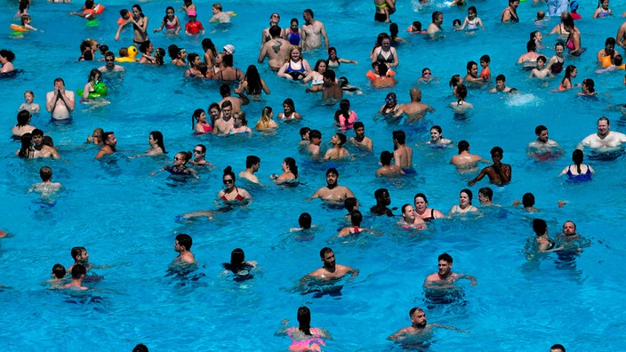 Freibad von oben (Symbolbild)