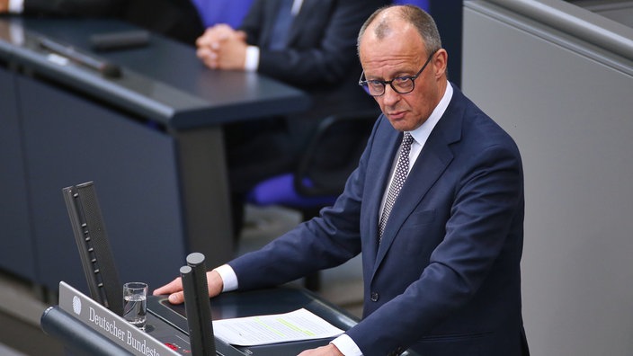 Friedrich Merz in der Bundestagssitzung zum Sondervermögen und der Reform der Schuldenbremse