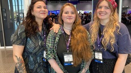 Gina Reinhardt, Annika Liedmann und Kerstin Beyer arbeiten gemeinsam an dem Spiel „Unseen“, das sich mit mentaler Gesundheit befasst.