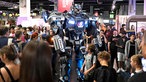 Ein Riesenroboter bei der Gamescom in Köln.