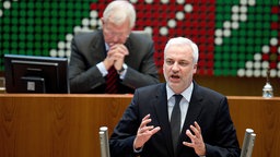 Garrelt Duin bei Rede im Landtag 