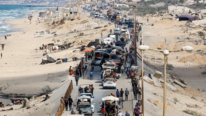 Menschen auf dem Weg in den Norden von Gaza