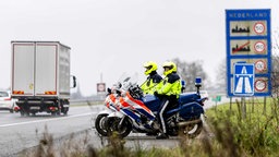 Niederländische Grenzpolizisten: Meist auf Motorrädern