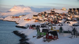 Grönlands Hauptsztadt Nuuk im Schnee