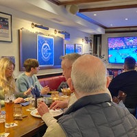Handballfans in der Gummersbacher Kneipe "Bit Boulevard" sehen sich das EM-Halbfinale der deutschen Mannschaft gegen Kroatien an