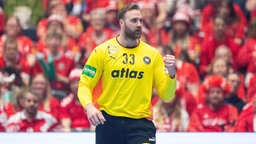 Der deutsche Torwart Andreas Wolff gestikuliert während des Handball-Halbfinales der EHF-Europameisterschaft 2026 der Männer zwischen Deutschland und Kroatien.