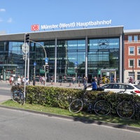  Glasfassade des Hauptbahnhofs in Münster