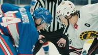 Connor Storrie und Hudson Williams in einer Szene aus der Serie "Heated Rivalry."