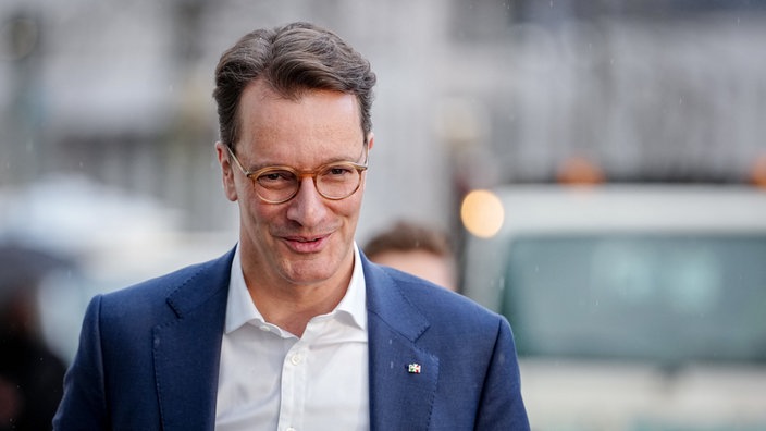 Hendrik Wüst (CDU), Ministerpräsident von Nordrhein-Westfalen, nimmt an der Sitzung des CDU-Präsidiums im Konrad-Adenauer-Haus teil.