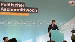 Hendrik Wüst am Rednerpult