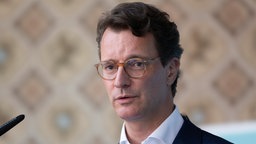 Hendrik Wüst auf einer Wahlkampfveranstaltung in Brühl