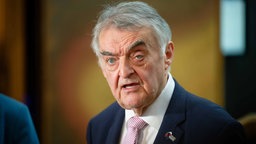 Portrait: Herbert Reul (CDU), Innenminister des Landes Nordrhein-Westfalen