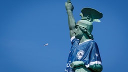 Hermannsdenkmal trägt Trikot von Arminia Bielefeld
