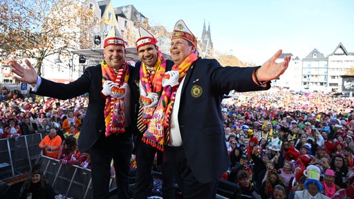 Das Kölner Dreigestirn auf der Bühne am Heumarkt am 11.11.