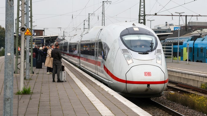 Flagschiff der ICE Flotte im Bahnhof Bünde