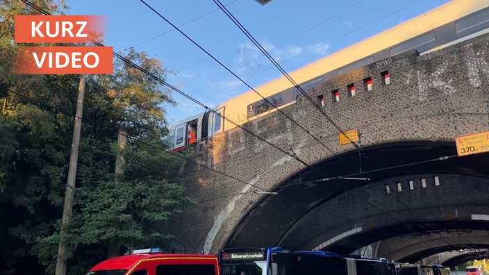 Menschen werden aus dem ICE evakuiert 