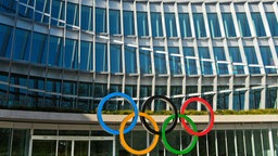 Die olympischen Ringe am Sitz des Internationalen Olympischen Komitees