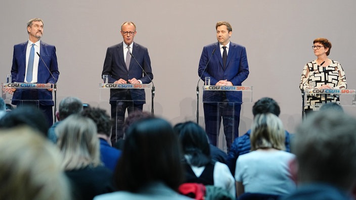 Markus Söder (l-r), Ministerpräsident von Bayern und CSU-Vorsitzender, Friedrich Merz, Unions-Kanzlerkandidat und CDU-Bundesvorsitzender, Lars Klingbeil, SPD-Fraktions- und Bundesvorsitzender, und Saskia Esken, SPD-Bundesvorsitzende