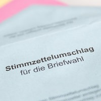 Ein Stimmzettelumschlag für die Briefwahl